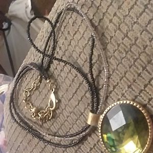 Regular  necklace  with green dimond